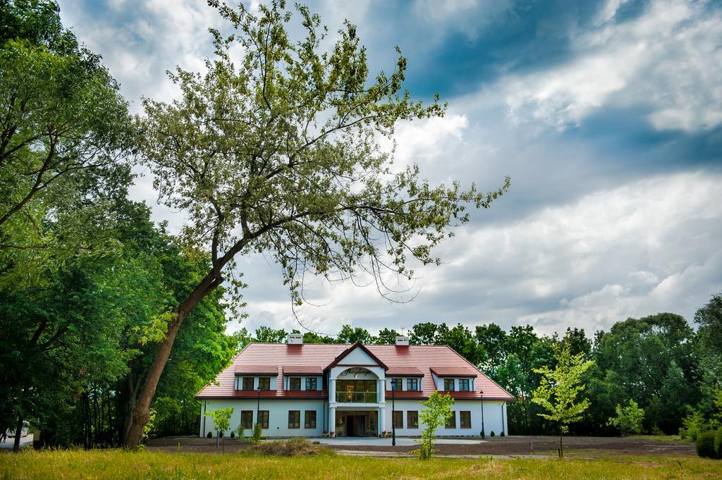 Rezydencja Dwor Polski Belchatow Luaran gambar
